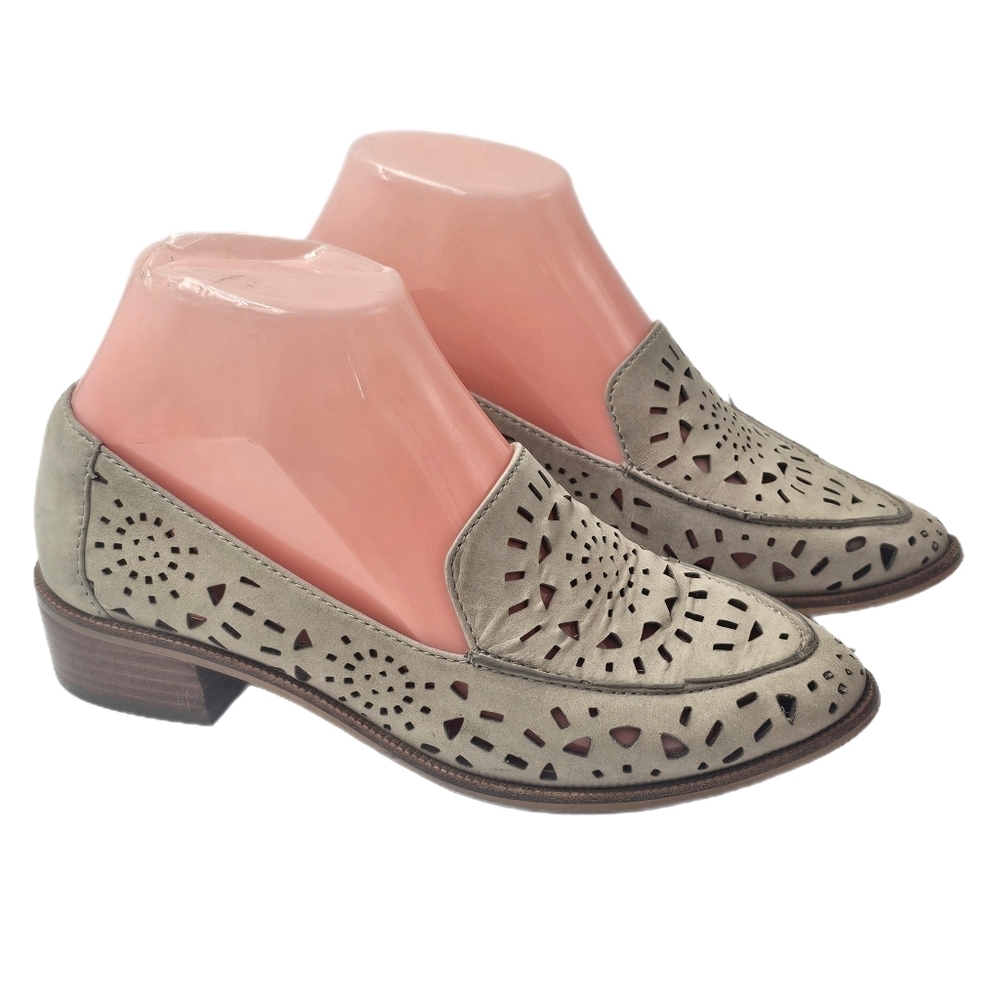 Linea Paolo Babe Perforated Suede Loafers Sz 6 Boho Laser Cut Pointed Toe Taupe